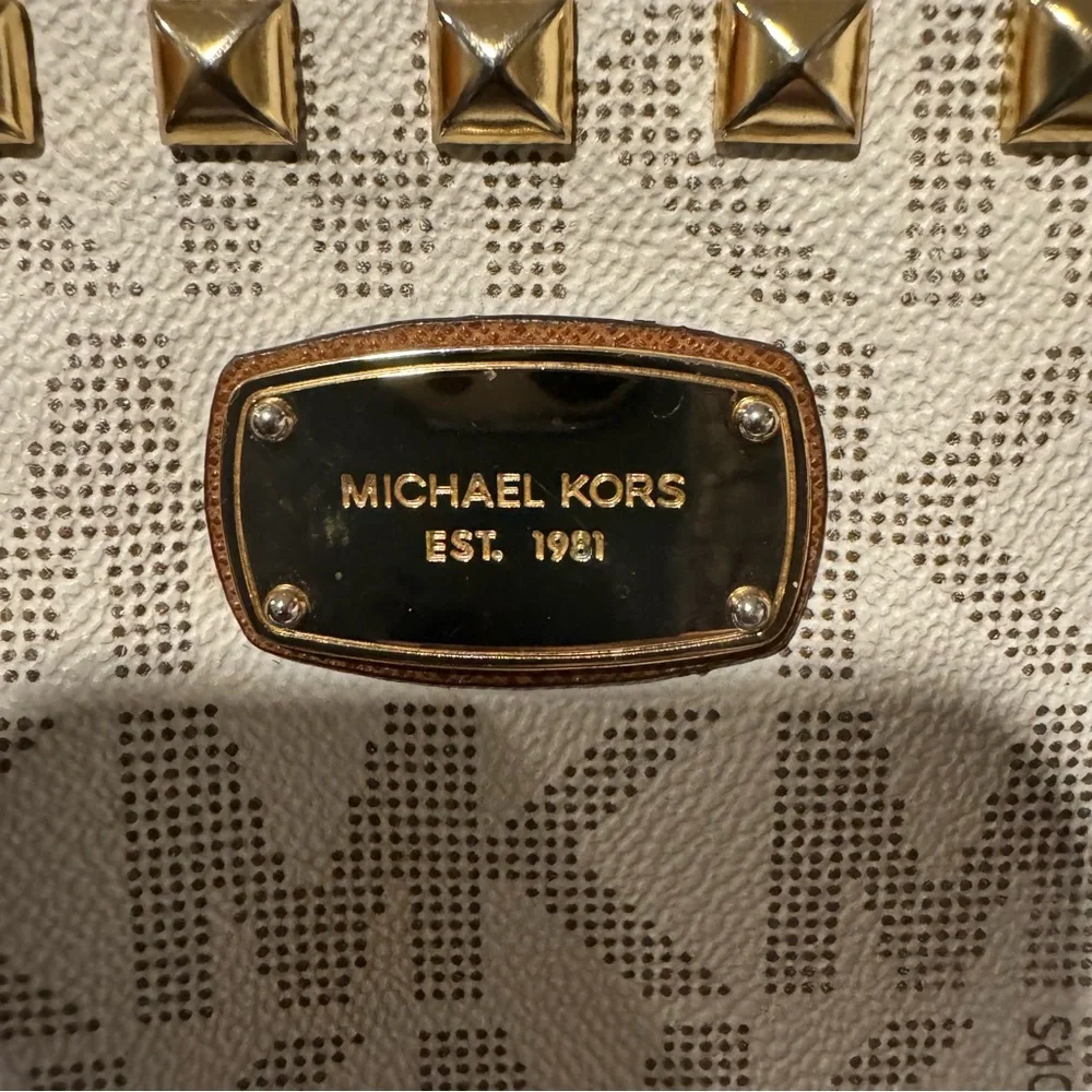 Micheal Kors Logo Hand Bag With Crossbody Strap